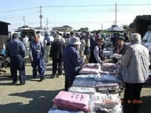 神川町コミュニティー運動広場フリーマーケット