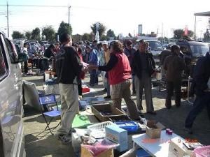 神川町コミュニティー運動広場フリーマーケット