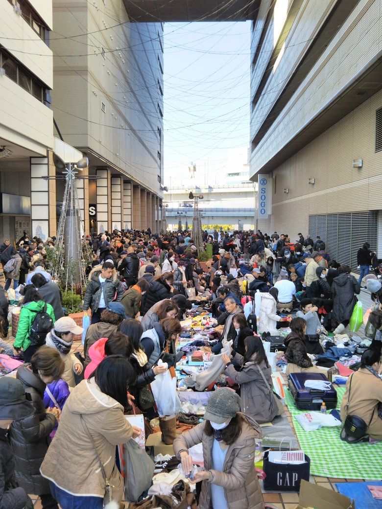 ◆横浜スカイビル2階広場　フリーマーケット