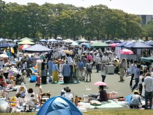 万博お祭り広場ガレージセール