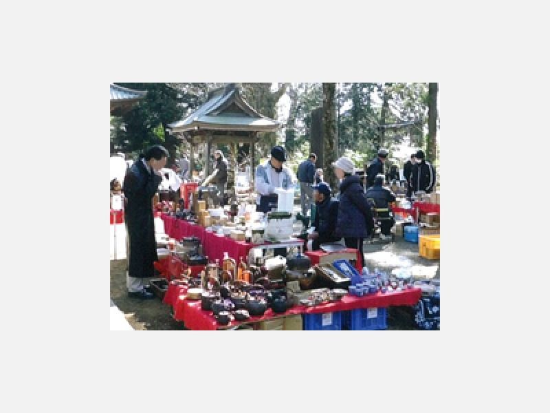 学園都市一ノ矢八坂神社骨董市