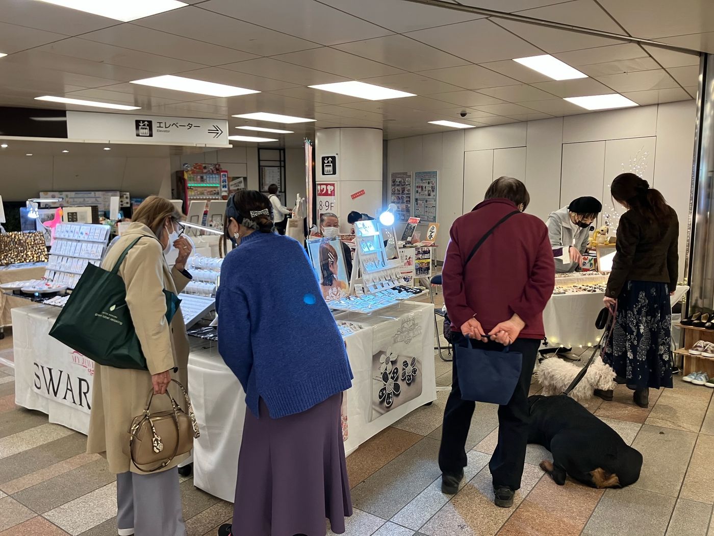 コレクターマーケット　吉祥寺駅改札前