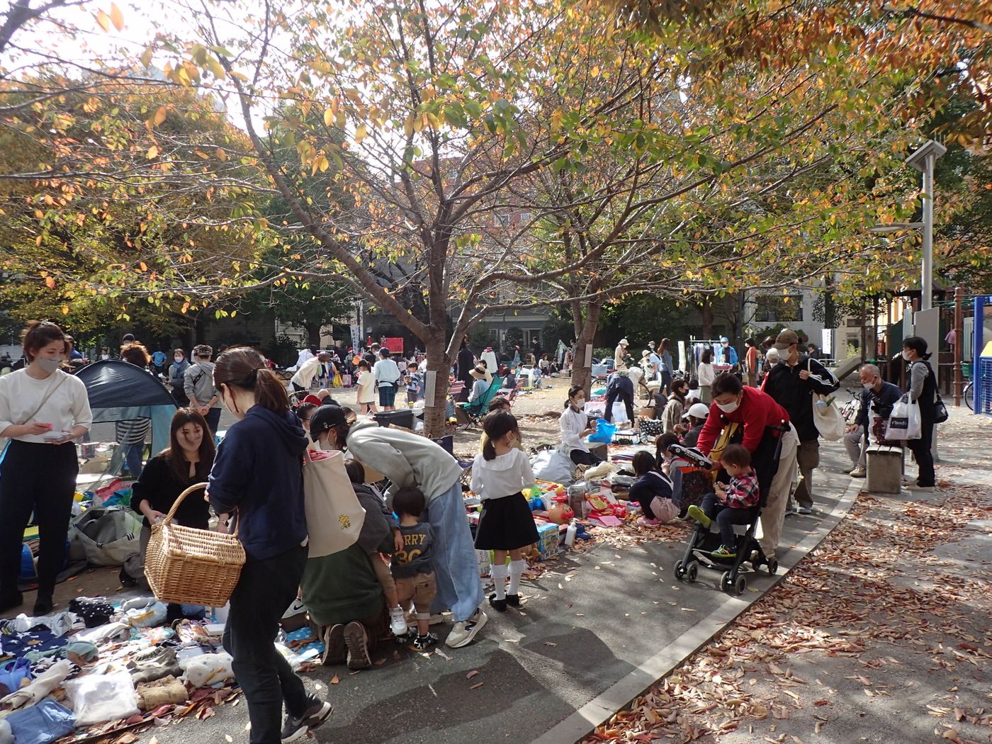 チャリティーフリーマーケット in 中央区立箱崎公園