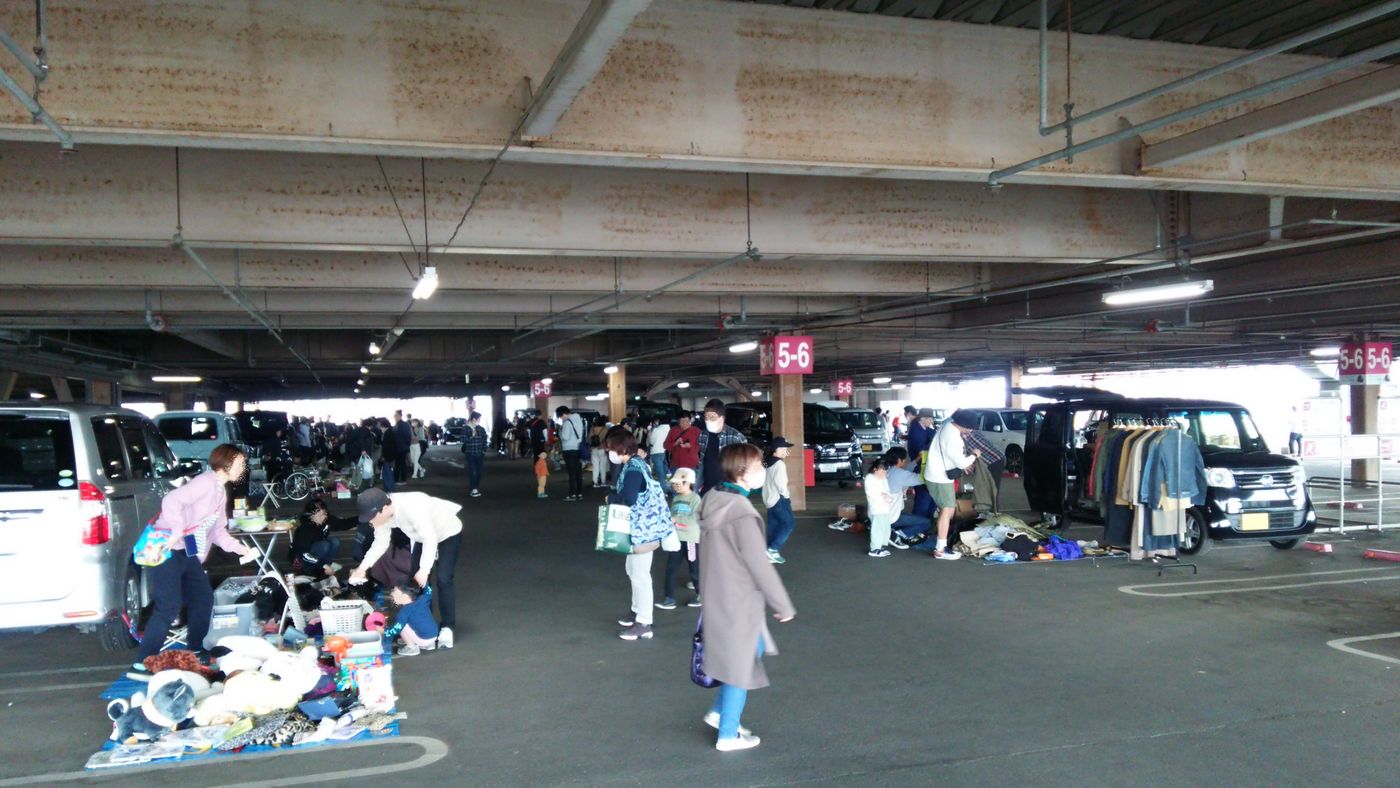 さいたま市『イオンモール与野』立体駐車場5F屋根付会場　フリーマーケット