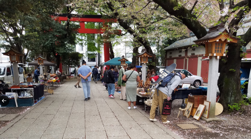 花園神社青空骨董市｜東京都 5月17日(日)開催｜fmfm.jp