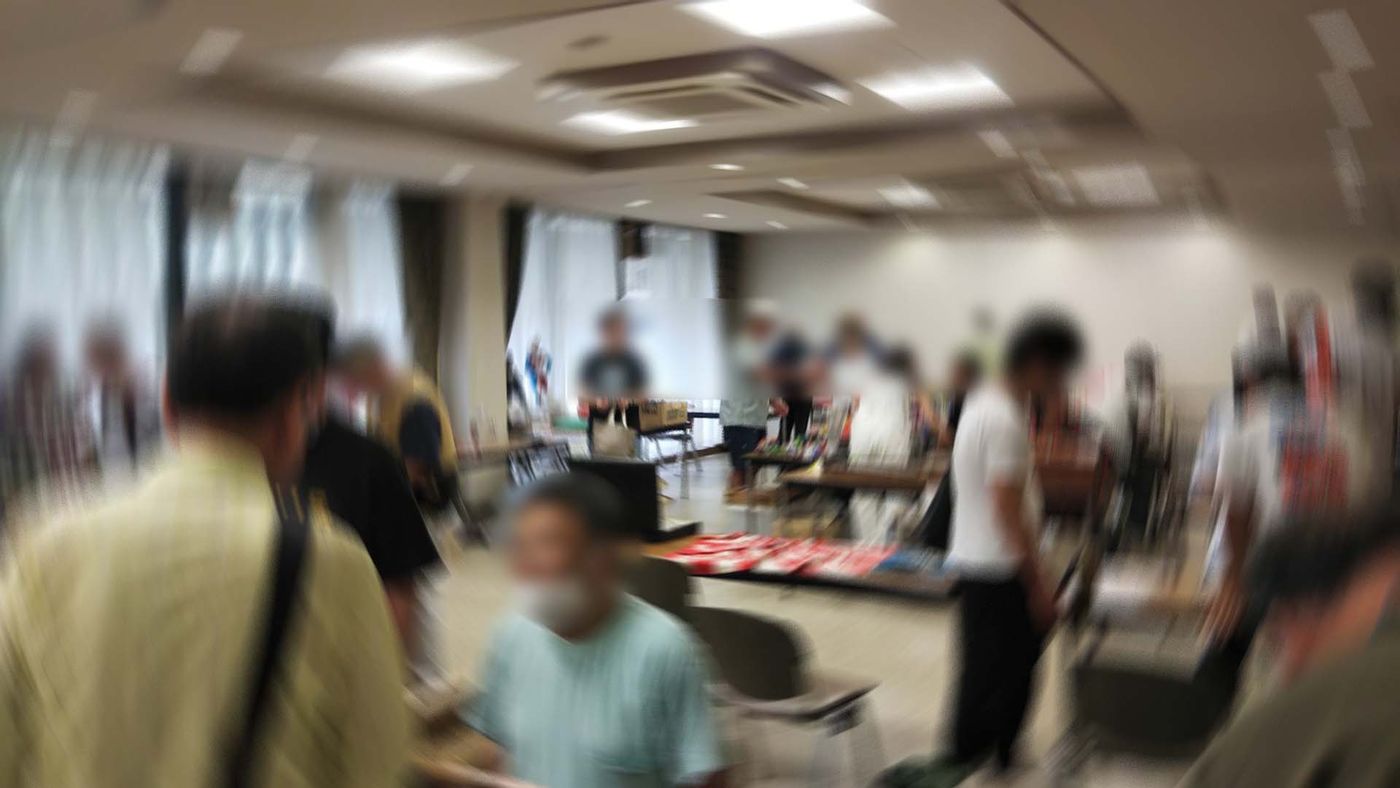 難波神社 蚤の市　レトロ倉庫　Toy & 腕時計・アンティーク雑貨