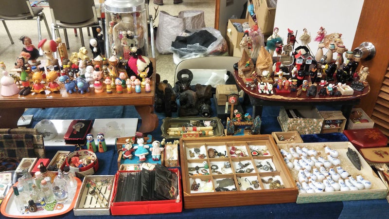 難波神社 蚤の市 レトロ倉庫 Toy & 腕時計・アンティーク雑貨｜大阪府