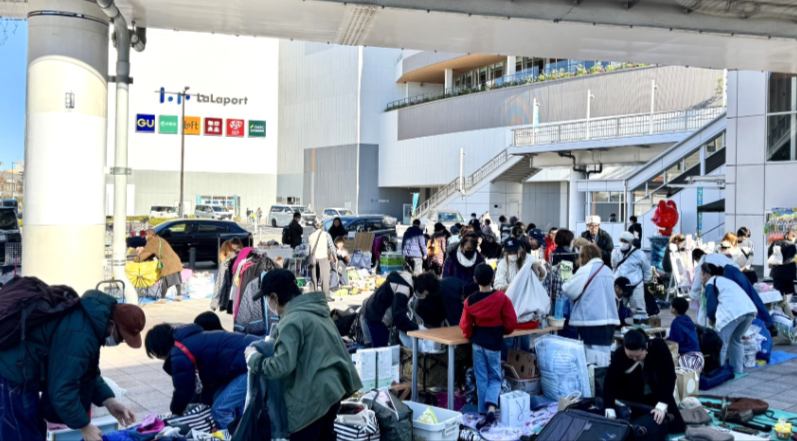 海老名駅西口中心広場(ららぽーと海老名前)フリーマーケット
