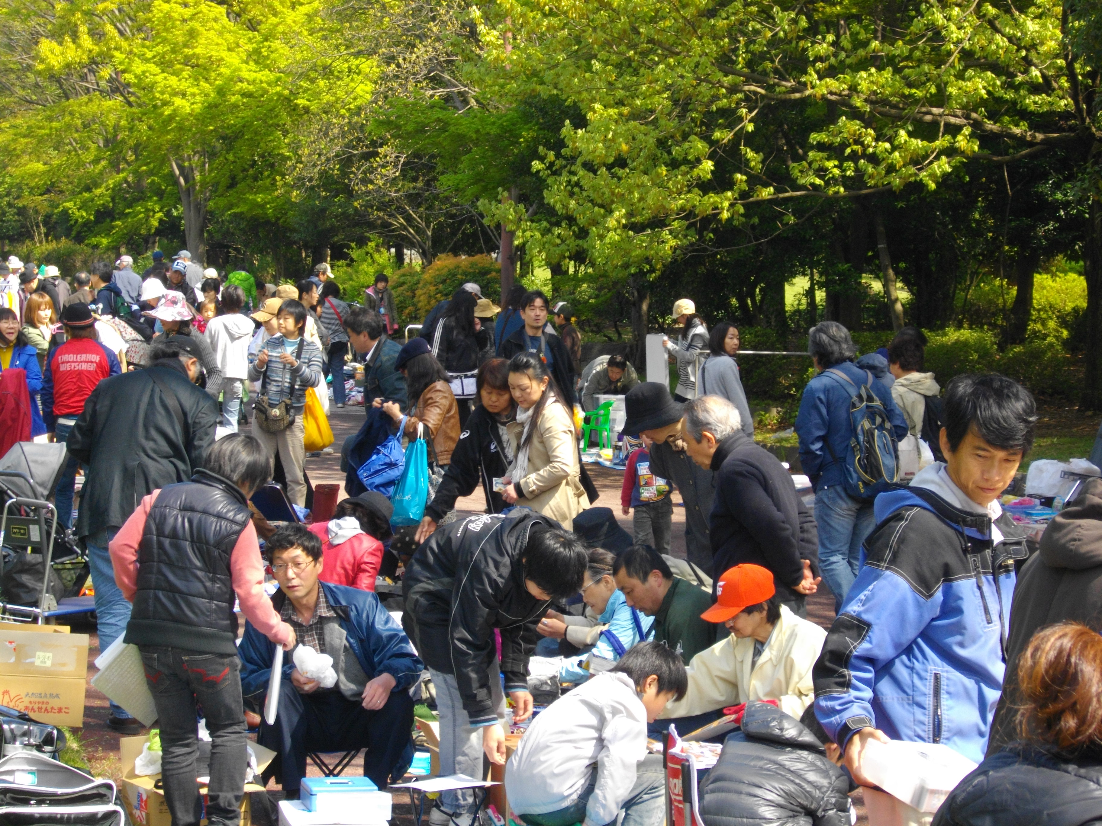 「所沢航空記念公園」フリーマーケットの様子 2枚目