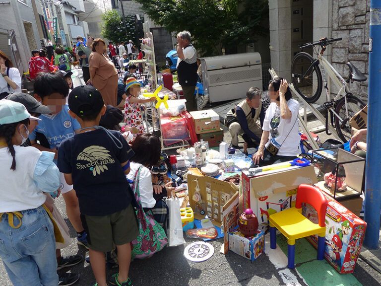 駒場東大前商店会「駒場市場」フリーマーケット