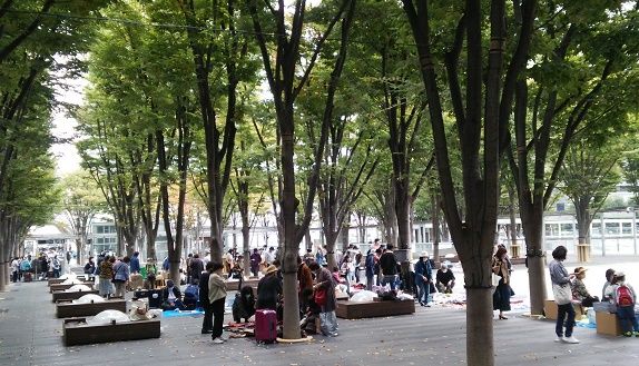 さいたま新都心『けやきひろば』フリーマーケット(平日開催)