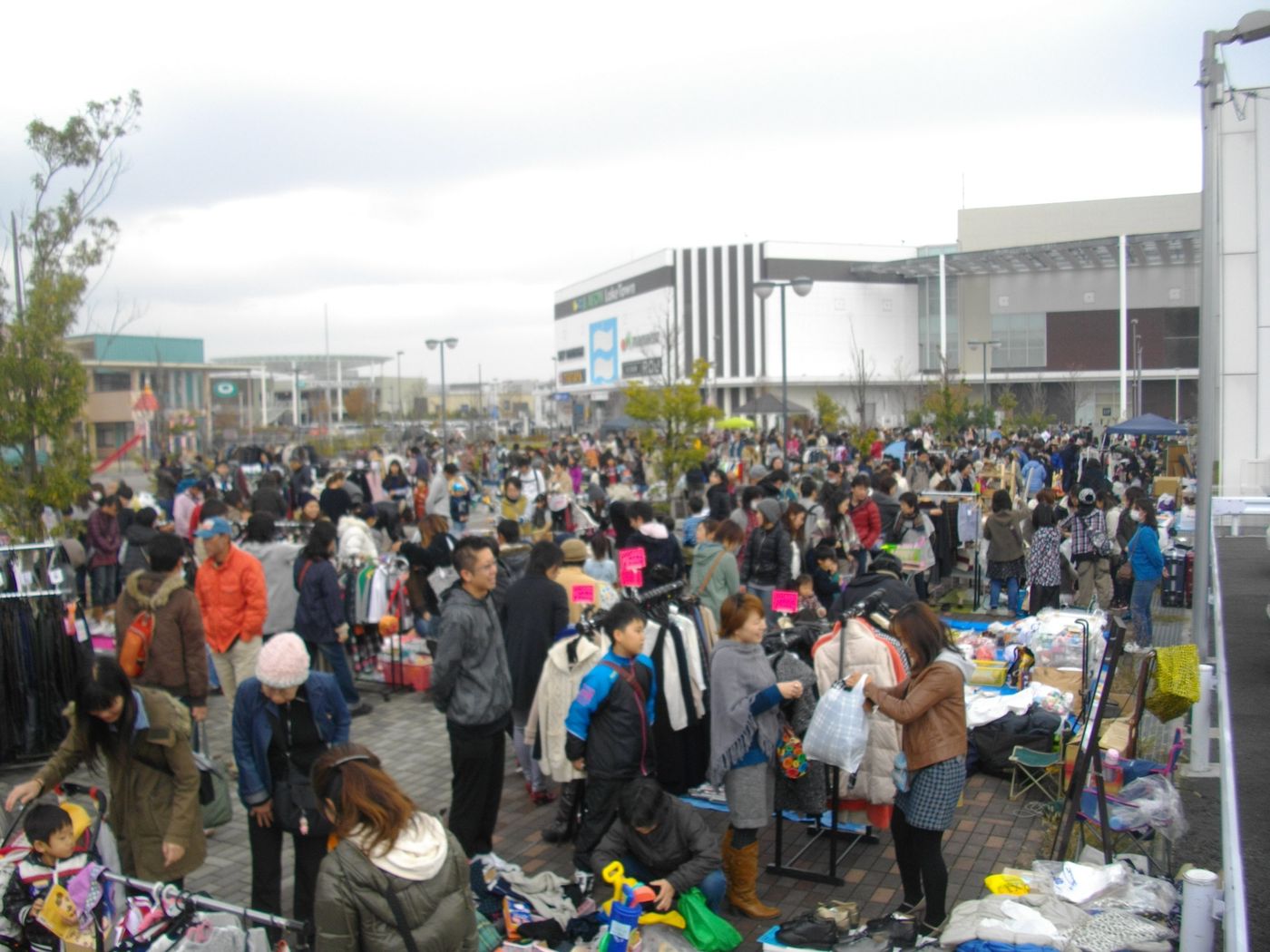 ◎「越谷レイクタウン駅前」◎フリーマーケット