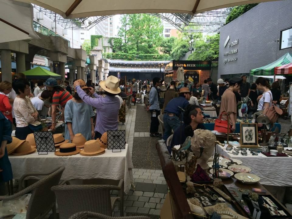 赤坂蚤の市 in ARK HILLS