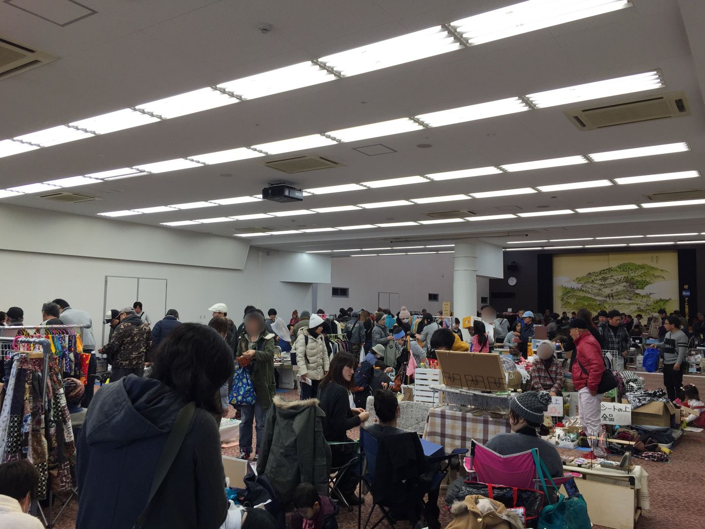 大東市　キラリエホール de フリマ