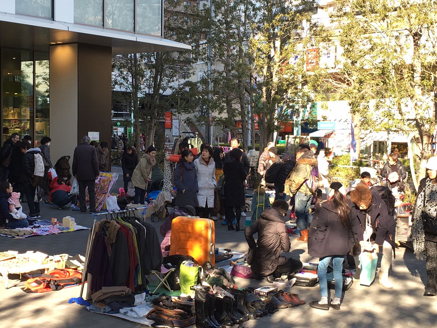 フレンテ笹塚駅前広場フリーマーケット