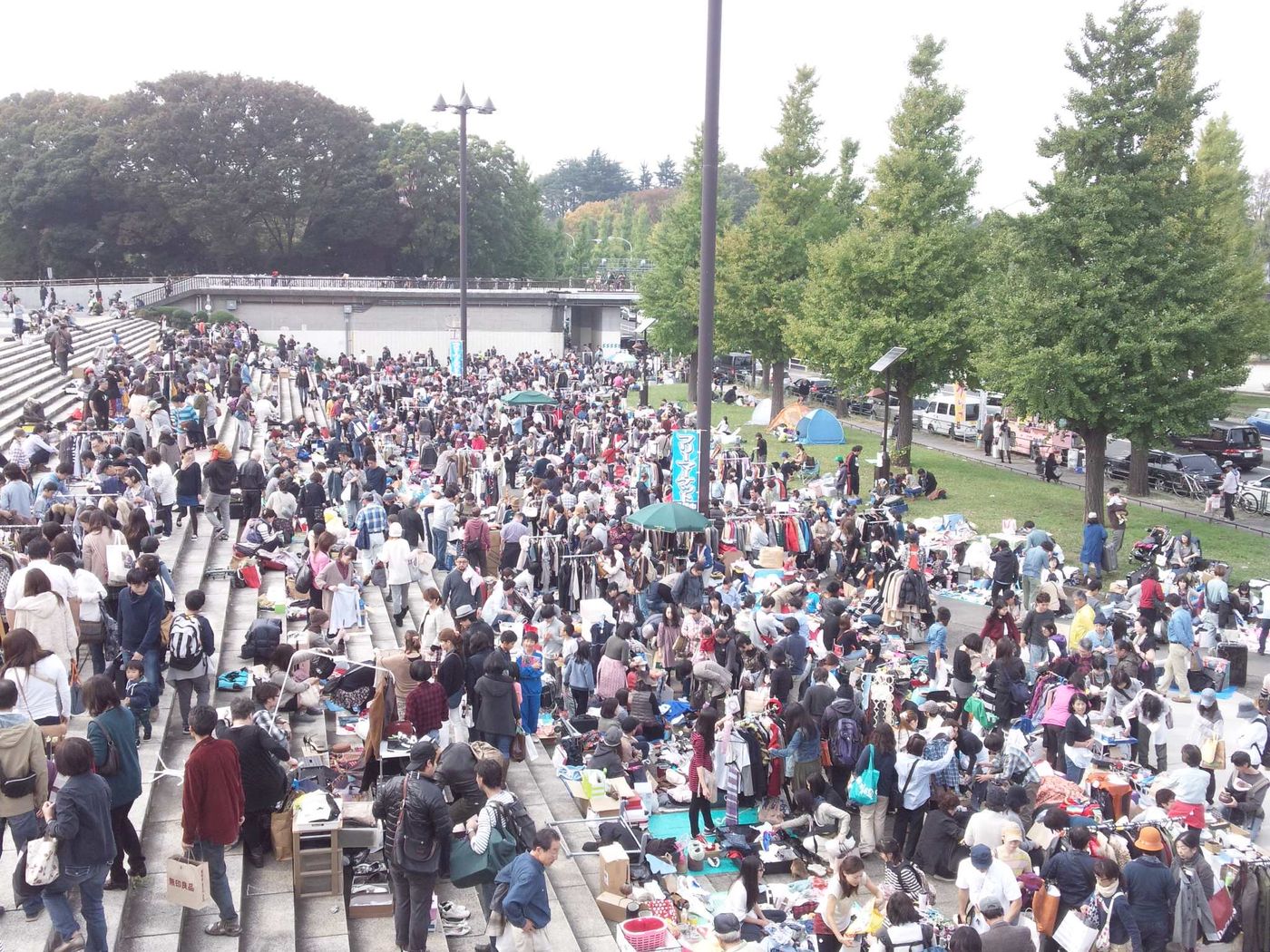 駒沢オリンピック公園「巨大」フリマ
