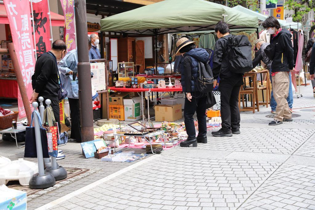 湘南ひらつか駅前骨董市
