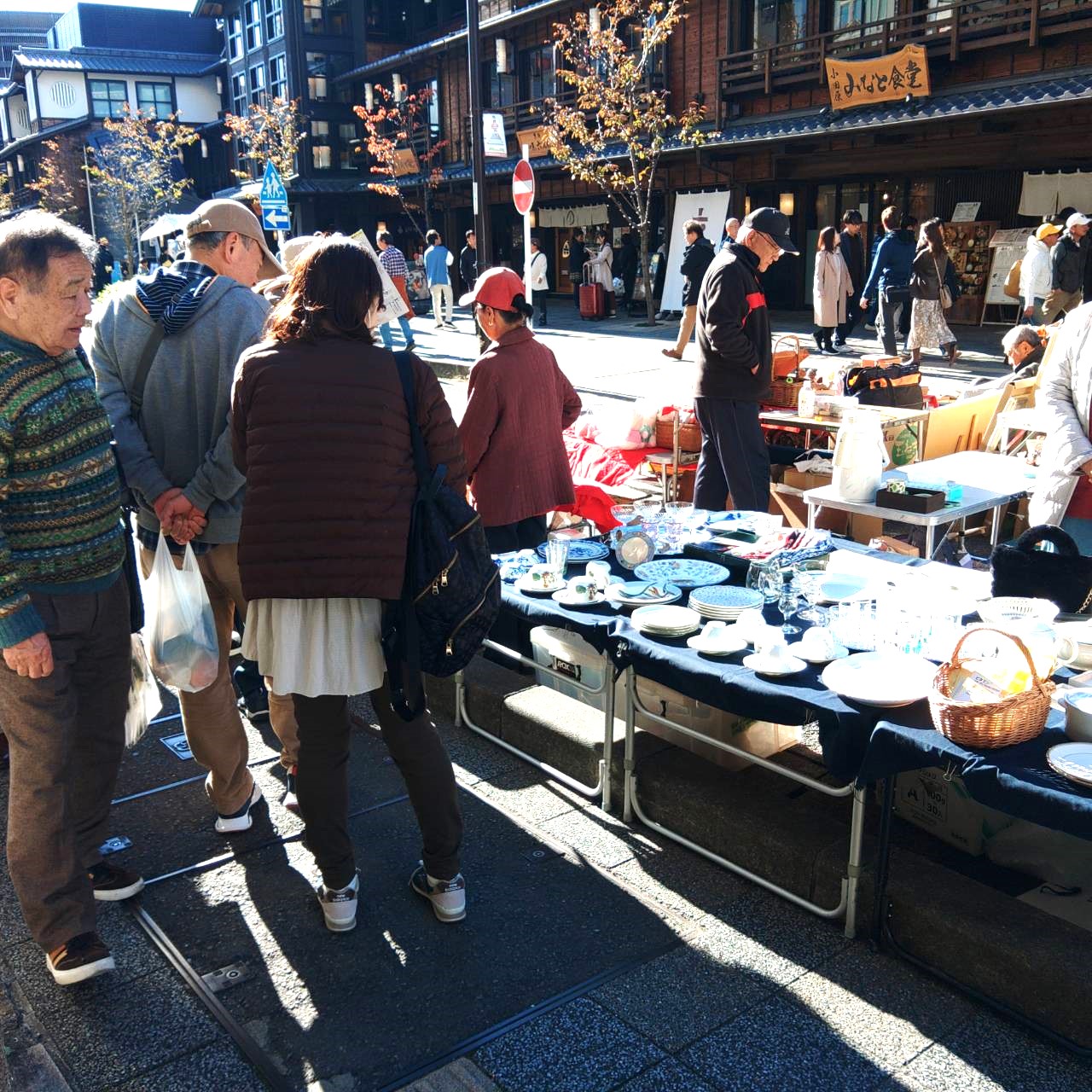 80年以上前　骨董　コンパクトな福々しいお雛様　 開運の多慶下駄！　木の共箱 骨董市@お城通り(小田原駅東口交番前)｜神奈川県 9月6日(日)開催｜fmfm.jp