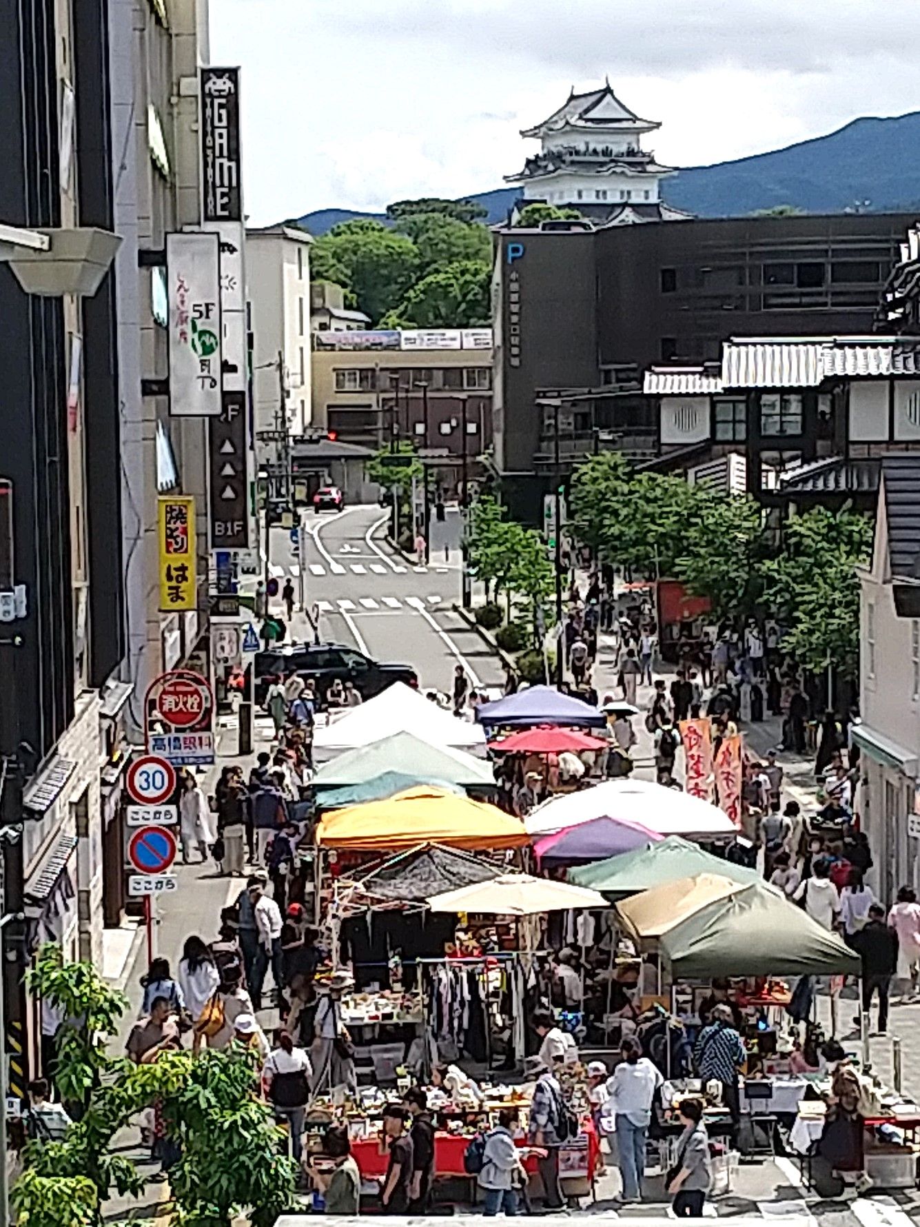 骨董市@お城通り(小田原駅東口交番前)