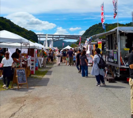 NACODA MARCHE 100円マルシェ in 富士川体育館河川敷