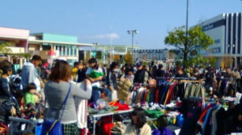 越谷レイクタウン　駅前公園　フリーマーケット