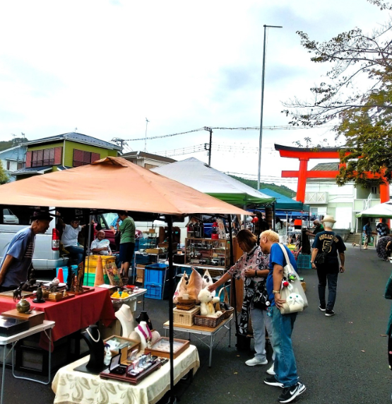 白笹稲荷骨董蚤の市