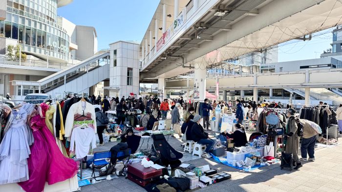 海老名駅西口中心広場(ららぽーと海老名前)フリーマーケット